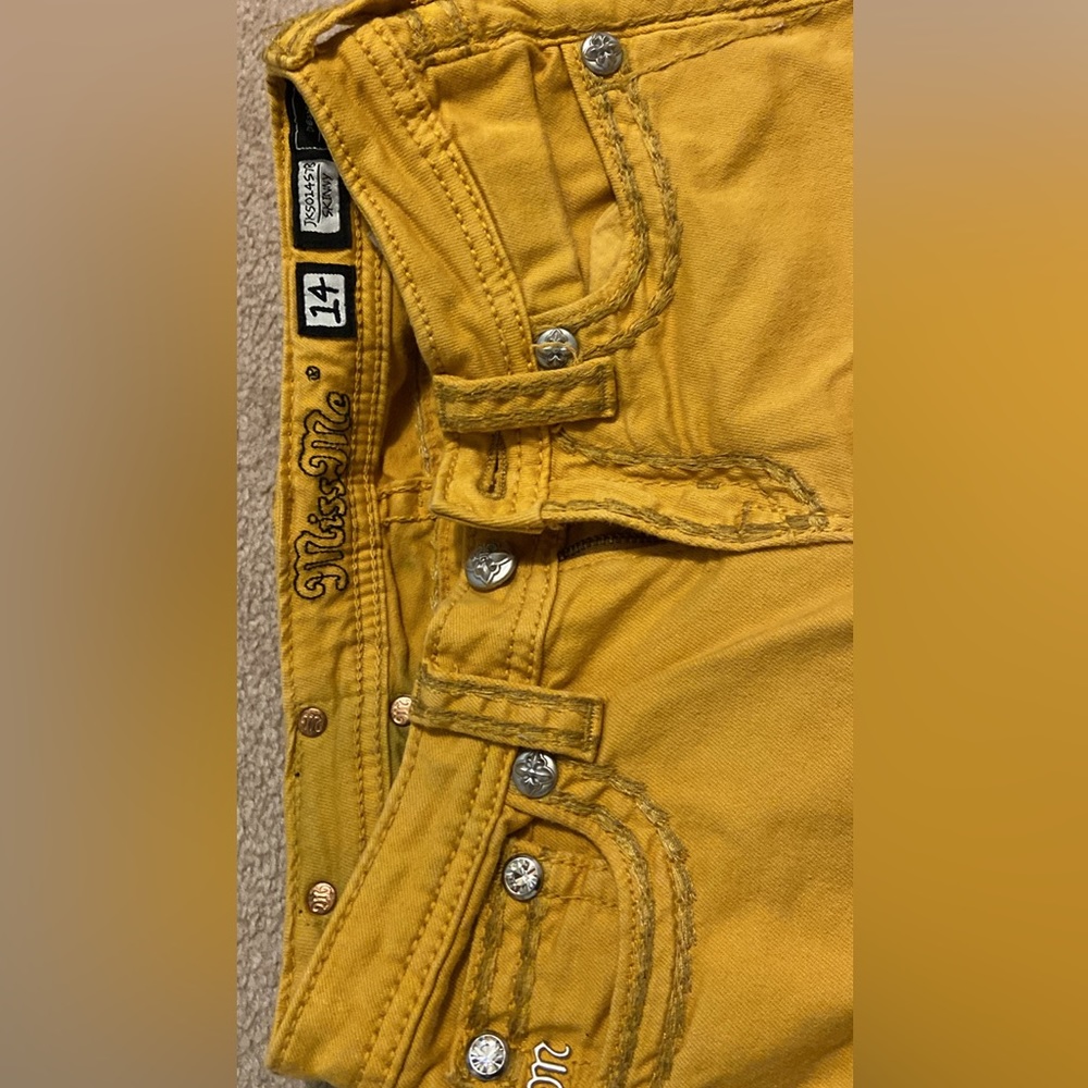Girls size 14. Miss me jeans. EUC